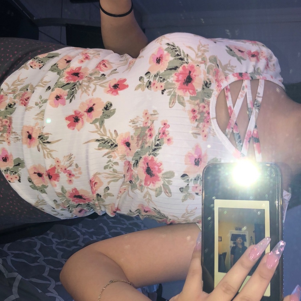 white shirt with pink flower designs on it - Picture 4 of 4